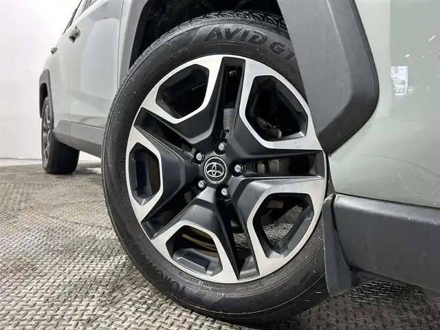 トヨタ ＲＡＶ４ アドベンチャー 大阪府 2019(令1)年 1.3万km アッシュグレーメタリック/アーバンカーキ 純正9incナビ(フルセグ/DVD再生/Bluetooth) バックカメラ ETC 革シート パワーシート 衝突軽減 レーダークルコン クリアランスソナー トヨタセーフティセンス ドラレコ ４WD
