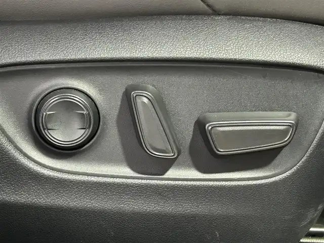 トヨタ ＲＡＶ４ アドベンチャー 大阪府 2019(令1)年 1.3万km アッシュグレーメタリック/アーバンカーキ 純正9incナビ(フルセグ/DVD再生/Bluetooth) バックカメラ ETC 革シート パワーシート 衝突軽減 レーダークルコン クリアランスソナー トヨタセーフティセンス ドラレコ ４WD