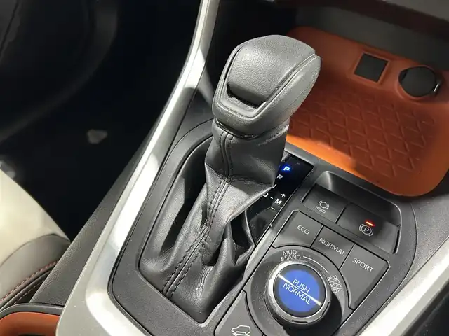 トヨタ ＲＡＶ４ アドベンチャー 大阪府 2019(令1)年 1.3万km アッシュグレーメタリック/アーバンカーキ 純正9incナビ(フルセグ/DVD再生/Bluetooth) バックカメラ ETC 革シート パワーシート 衝突軽減 レーダークルコン クリアランスソナー トヨタセーフティセンス ドラレコ ４WD