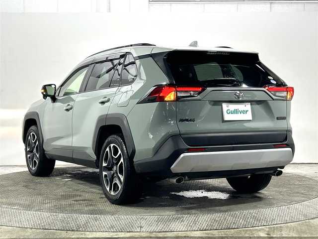 トヨタ ＲＡＶ４ アドベンチャー 新潟県 2019(令1)年 1.3万km アッシュグレーメタリック/アーバンカーキ 純正9incナビ(フルセグ/DVD再生/Bluetooth) バックカメラ ETC 革シート パワーシート 衝突軽減 レーダークルコン クリアランスソナー トヨタセーフティセンス ドラレコ ４WD