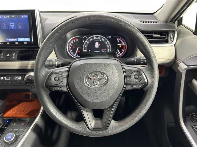 トヨタ ＲＡＶ４ アドベンチャー 新潟県 2019(令1)年 1.3万km アッシュグレーメタリック/アーバンカーキ 純正9incナビ(フルセグ/DVD再生/Bluetooth) バックカメラ ETC 革シート パワーシート 衝突軽減 レーダークルコン クリアランスソナー トヨタセーフティセンス ドラレコ ４WD