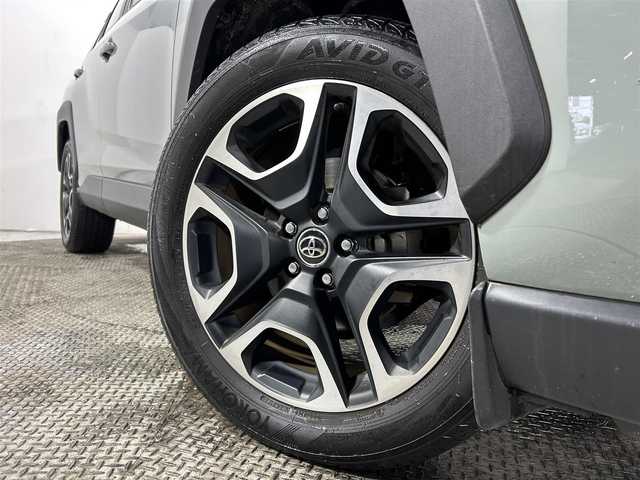 トヨタ ＲＡＶ４ アドベンチャー 新潟県 2019(令1)年 1.3万km アッシュグレーメタリック/アーバンカーキ 純正9incナビ(フルセグ/DVD再生/Bluetooth) バックカメラ ETC 革シート パワーシート 衝突軽減 レーダークルコン クリアランスソナー トヨタセーフティセンス ドラレコ ４WD