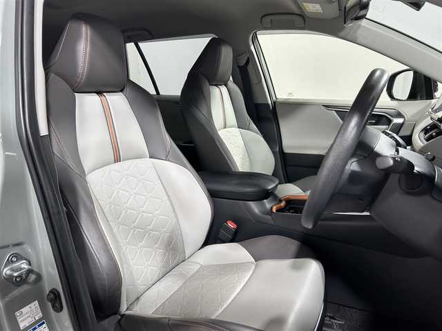 トヨタ ＲＡＶ４ アドベンチャー 新潟県 2019(令1)年 1.3万km アッシュグレーメタリック/アーバンカーキ 純正9incナビ(フルセグ/DVD再生/Bluetooth) バックカメラ ETC 革シート パワーシート 衝突軽減 レーダークルコン クリアランスソナー トヨタセーフティセンス ドラレコ ４WD