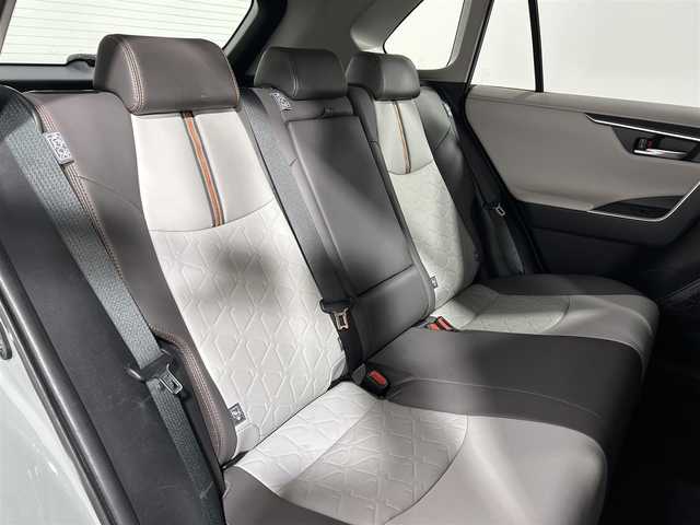 トヨタ ＲＡＶ４ アドベンチャー 新潟県 2019(令1)年 1.3万km アッシュグレーメタリック/アーバンカーキ 純正9incナビ(フルセグ/DVD再生/Bluetooth) バックカメラ ETC 革シート パワーシート 衝突軽減 レーダークルコン クリアランスソナー トヨタセーフティセンス ドラレコ ４WD