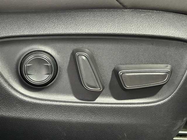 トヨタ ＲＡＶ４ アドベンチャー 新潟県 2019(令1)年 1.3万km アッシュグレーメタリック/アーバンカーキ 純正9incナビ(フルセグ/DVD再生/Bluetooth) バックカメラ ETC 革シート パワーシート 衝突軽減 レーダークルコン クリアランスソナー トヨタセーフティセンス ドラレコ ４WD
