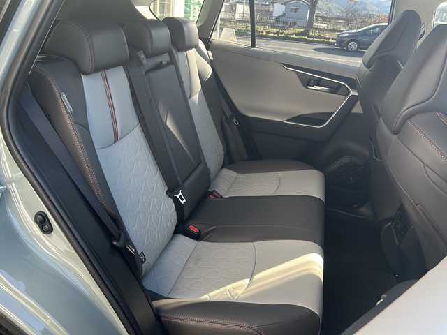 トヨタ ＲＡＶ４ アドベンチャー 京都府 2019(令1)年 1.3万km アッシュグレーメタリック/アーバンカーキ 純正9incナビ(フルセグ/DVD再生/Bluetooth)/ バックカメラ/ ETC /革シート /パワーシート/ 衝突軽減/ レーダークルコン /クリアランスソナー/ トヨタセーフティセンス /ドラレコ/ ４WD