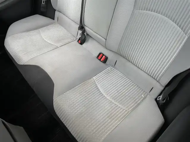 トヨタ プリウス S 大阪府 2016(平28)年 7.9万km ホワイトパールクリスタルシャイン 純正ナビ/　FM/AM/フルセグTV/SD/CD/DVD/バックカメラ/ETC/革巻きステアリング/ステアリングスイッチ/トノカバー/ウィンカーミラー/純正ホイールカバー付きアルミ/スペアキー/点検記録簿/　R1/R2/R3/R5あり