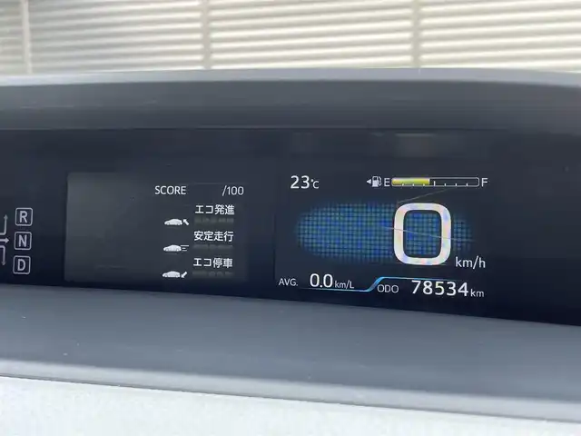 トヨタ プリウス S 大阪府 2016(平28)年 7.9万km ホワイトパールクリスタルシャイン 純正ナビ/　FM/AM/フルセグTV/SD/CD/DVD/バックカメラ/ETC/革巻きステアリング/ステアリングスイッチ/トノカバー/ウィンカーミラー/純正ホイールカバー付きアルミ/スペアキー/点検記録簿/　R1/R2/R3/R5あり