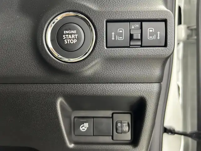 スズキ スペーシア カスタム HYBRID XS 埼玉県 2024(令6)年 0.5万km ピュアホワイトP 純正9インチナビ　CD DVD BT　フルセグ　全方位カメラ　レーダークルーズ　両側パワスラ　シートヒーター　ステアリングヒーター　ハーフレザー　LEDオートライト　クリアランスソナー　HUD　純正AW15インチ　アイドリングストップ　スペアキー