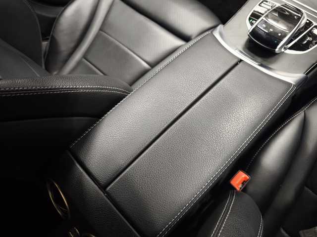 メルセデス・ベンツ Ｃ２２０ｄ ローレウスエディション 群馬県 2018(平30)年 6.9万km ブリリアントブルーM パークトロニック/パーキングパイロット/LEDインテリジェントライトシステム/アダプティブハイビームアシストプラス/レザーARTICO（合皮）シート/スポーツシート（前席）/運転席パワーシート/運転席/助手席シートヒーター/エアサス/AMGラインインテリア/ETC2.0/18インチAW/COMANDシステム/バックカメラ/フルセグTV/キーレスゴー