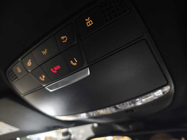 メルセデス・ベンツ Ｃ２２０ｄ ローレウスエディション 群馬県 2018(平30)年 6.9万km ブリリアントブルーM パークトロニック/パーキングパイロット/LEDインテリジェントライトシステム/アダプティブハイビームアシストプラス/レザーARTICO（合皮）シート/スポーツシート（前席）/運転席パワーシート/運転席/助手席シートヒーター/エアサス/AMGラインインテリア/ETC2.0/18インチAW/COMANDシステム/バックカメラ/フルセグTV/キーレスゴー