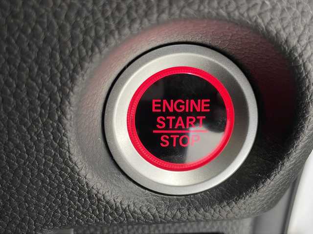 ホンダ Ｎ ＢＯＸ カスタム L 千葉県 2022(令4)年 3.3万km プラチナホワイトパール 禁煙車/ホンダセンシング/●衝突軽減ブレーキ（CMBS）/●誤発進抑制機能/●歩行者事故低減ステアリング/●路外逸脱抑制機能/●渋滞追従機能付アダプティブクルーズコントロール（ACC）/●車線維持支援システム（LKAS）/●先行車発進お知らせ機能/●標識認識機能/●後方誤発進抑制機能/●オートハイビーム/純正ナビ/CD/DVD/SD/BT/USB/フルセグTV/バックカメラ/ＥＴＣ/ドライブレコーダー/ＬＥＤオートライト/フォグランプ/両側パワースライドドア/コーナーセンサー/シートヒーター/電動パーキングブレーキ/オートホールド/電動格納ウインカーミラー/ドアバイザー/シートバックテーブル/スマートキー/プッシュスタート/純正14インチアルミ