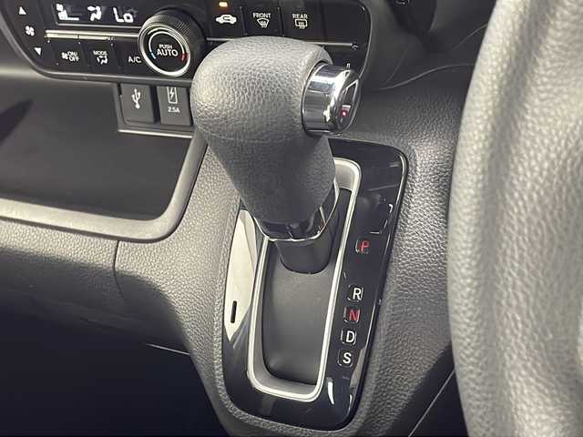 ホンダ Ｎ ＢＯＸ カスタム L 千葉県 2022(令4)年 3.3万km プラチナホワイトパール 禁煙車/ホンダセンシング/●衝突軽減ブレーキ（CMBS）/●誤発進抑制機能/●歩行者事故低減ステアリング/●路外逸脱抑制機能/●渋滞追従機能付アダプティブクルーズコントロール（ACC）/●車線維持支援システム（LKAS）/●先行車発進お知らせ機能/●標識認識機能/●後方誤発進抑制機能/●オートハイビーム/純正ナビ/CD/DVD/SD/BT/USB/フルセグTV/バックカメラ/ＥＴＣ/ドライブレコーダー/ＬＥＤオートライト/フォグランプ/両側パワースライドドア/コーナーセンサー/シートヒーター/電動パーキングブレーキ/オートホールド/電動格納ウインカーミラー/ドアバイザー/シートバックテーブル/スマートキー/プッシュスタート/純正14インチアルミ