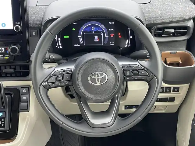 トヨタ シエンタ ハイブリッド Z 岡山県 2023(令5)年 1.4万km アーバンカーキ 純正8インチディスプレイオーディオ/（ナビ/AMFM/BT/HDMI/USB/Carplay）/全方位カメラ/両側パワースライドドア/ビルトインETC/LEDヘッドライト/オートハイビーム/オートライト/前後コーナーセンサー/前後ドライブレコーダー/純正シートカバー/純正フロアマット/純正ドアバイザー/ブラインドスポットモニター/ISOFIX/後席サンシェイド/ステアリングスイッチ/チルトステアリング/シートリフター/新車保証書/スマートキー×2