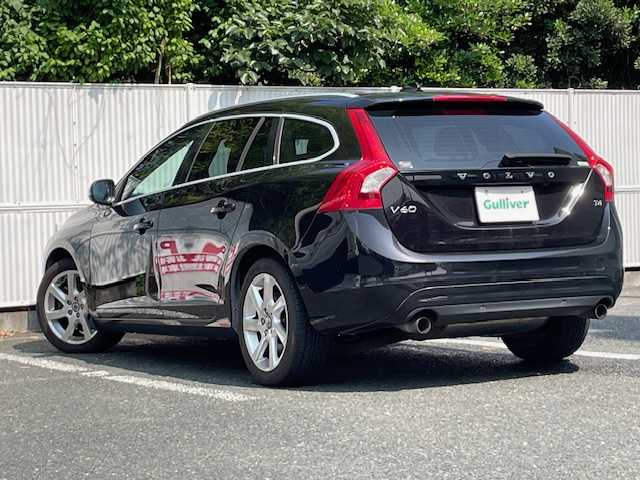 ボルボ Ｖ６０ ラグジュアリー エディション 茨城県 2014(平26)年 3.2万km エンバーブラックメタリック 保証書　/取扱説明書　/純正ナビ　/前後ドラレコ/レーダー探知機　/ＥＴＣ　/Ｂｌｕｅｔｏｏｔｈ　/バックカメラ　/レザーシート/D/N席パワーシート・シートヒーター/D席シートメモリー　/レーダークルーズコントロール　/レーンアシスト/衝突軽減システム　/純正ＡＷ　/盗難防止