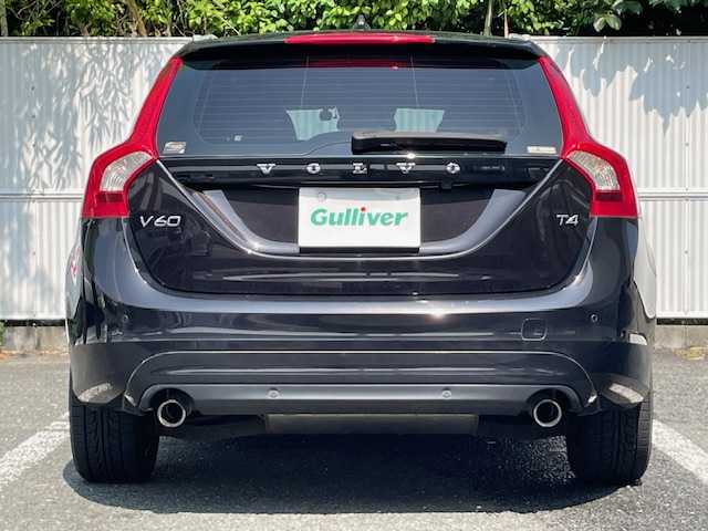 ボルボ Ｖ６０ ラグジュアリー エディション 茨城県 2014(平26)年 3.2万km エンバーブラックメタリック 保証書　/取扱説明書　/純正ナビ　/前後ドラレコ/レーダー探知機　/ＥＴＣ　/Ｂｌｕｅｔｏｏｔｈ　/バックカメラ　/レザーシート/D/N席パワーシート・シートヒーター/D席シートメモリー　/レーダークルーズコントロール　/レーンアシスト/衝突軽減システム　/純正ＡＷ　/盗難防止