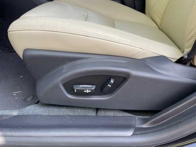 ボルボ Ｖ６０ ラグジュアリー エディション 茨城県 2014(平26)年 3.2万km エンバーブラックメタリック 保証書　/取扱説明書　/純正ナビ　/前後ドラレコ/レーダー探知機　/ＥＴＣ　/Ｂｌｕｅｔｏｏｔｈ　/バックカメラ　/レザーシート/D/N席パワーシート・シートヒーター/D席シートメモリー　/レーダークルーズコントロール　/レーンアシスト/衝突軽減システム　/純正ＡＷ　/盗難防止