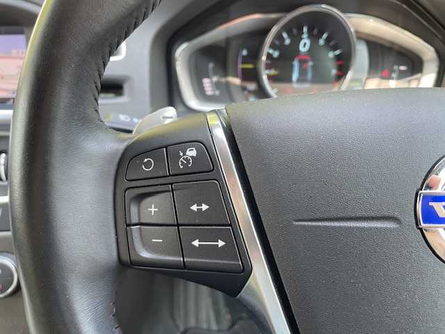 ボルボ Ｖ６０ ラグジュアリー エディション 茨城県 2014(平26)年 3.2万km エンバーブラックメタリック 保証書　/取扱説明書　/純正ナビ　/前後ドラレコ/レーダー探知機　/ＥＴＣ　/Ｂｌｕｅｔｏｏｔｈ　/バックカメラ　/レザーシート/D/N席パワーシート・シートヒーター/D席シートメモリー　/レーダークルーズコントロール　/レーンアシスト/衝突軽減システム　/純正ＡＷ　/盗難防止