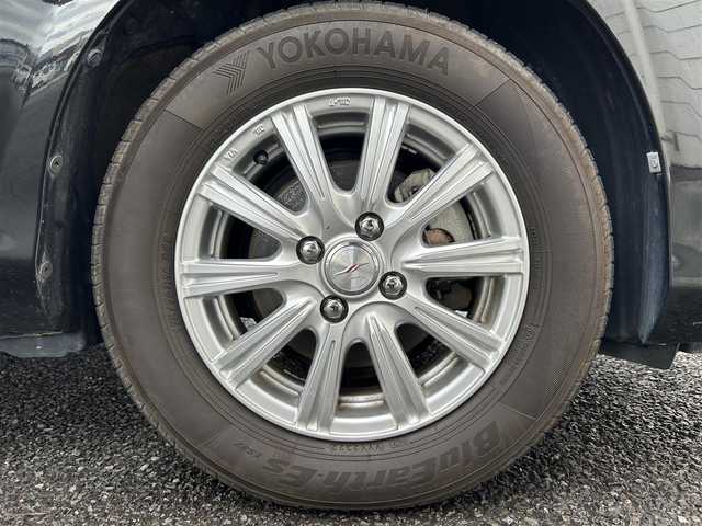 トヨタ ヴィッツ ハイブリッド F 福岡県 2018(平30)年 6万km ブラックマイカ 純正メモリーナビ【CN-RE04WD】/　（AM/FM/CD/DVD/Bluetooth/フルセグTV）/バックカメラ/トヨタセーフティーセンス/・プリクラッシュセーフティー/・レーンディバーチャーアラート/・オートマチックハイビーム/・先行車発進告知機能/オートライト/横滑り防止/車線逸脱防止装置/社外14インチアルミホイール/エビデンサー製　前後ドライブレコーダー/ビルトインETC/純正フロアマット/電源ソケット×1/ドアバイザー/プッシュスタート/電格ウインカーミラー/ISOFIX/ECOモード/EVモード/盗難防止装置/スペアキー×1/保証書/取扱説明書/ナビ取扱説明書