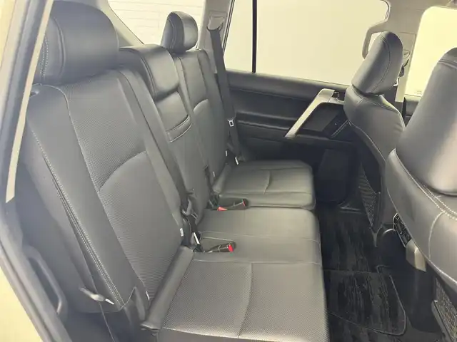トヨタ ランドクルーザー プラド TX Lパッケージ 愛知県 2019(平31)年 7.2万km ホワイトパールクリスタルシャイン ワンオーナー/4WD/トヨタセーフティセンス/　　・プリクラッシュセーフティ/　　・レーンディバーチャーアラート/　　・レーントレーシングアシスト/　　・レーダークルーズコントロール/　　・オートマチックハイビーム/　　・ロードサインアシスト/　　・クリアランスソナー/TRDエアロセット/　　・フロントスポイラー/　　・リヤバンパースポイラー/アルパイン製9インチナビ/フルセグTV/バックカメラ/レザーシート/シートヒーター（前席）/エアシート（前席）/電動格納サードシート/LEDルームランプ/クリアランスソナー/取扱説明書/保証書