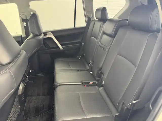 トヨタ ランドクルーザー プラド TX Lパッケージ 愛知県 2019(平31)年 7.2万km ホワイトパールクリスタルシャイン ワンオーナー/4WD/トヨタセーフティセンス/　　・プリクラッシュセーフティ/　　・レーンディバーチャーアラート/　　・レーントレーシングアシスト/　　・レーダークルーズコントロール/　　・オートマチックハイビーム/　　・ロードサインアシスト/　　・クリアランスソナー/TRDエアロセット/　　・フロントスポイラー/　　・リヤバンパースポイラー/アルパイン製9インチナビ/フルセグTV/バックカメラ/レザーシート/シートヒーター（前席）/エアシート（前席）/電動格納サードシート/LEDルームランプ/クリアランスソナー/取扱説明書/保証書