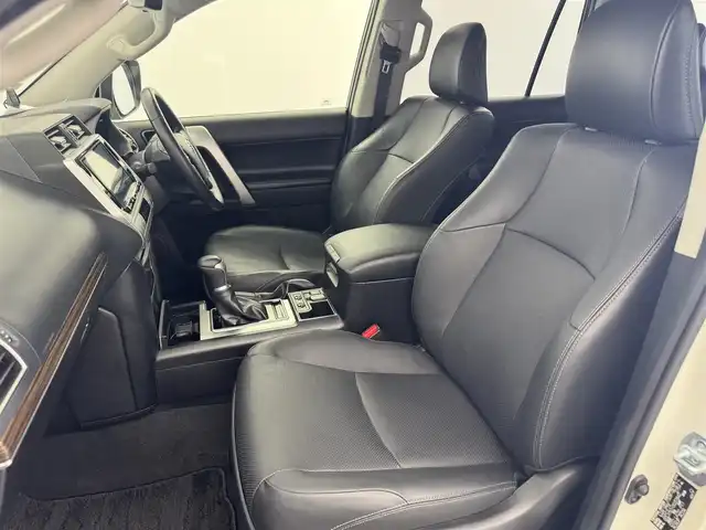 トヨタ ランドクルーザー プラド TX Lパッケージ 愛知県 2019(平31)年 7.2万km ホワイトパールクリスタルシャイン ワンオーナー/4WD/トヨタセーフティセンス/　　・プリクラッシュセーフティ/　　・レーンディバーチャーアラート/　　・レーントレーシングアシスト/　　・レーダークルーズコントロール/　　・オートマチックハイビーム/　　・ロードサインアシスト/　　・クリアランスソナー/TRDエアロセット/　　・フロントスポイラー/　　・リヤバンパースポイラー/アルパイン製9インチナビ/フルセグTV/バックカメラ/レザーシート/シートヒーター（前席）/エアシート（前席）/電動格納サードシート/LEDルームランプ/クリアランスソナー/取扱説明書/保証書