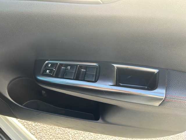 スバル インプレッサ 2．0i－S リミテッド 茨城県 2011(平23)年 9.7万km パール 社外SDナビ/AM/FM/TV/BT/バックカメラ/オートライト/キセノンヘッドライト/ハーフレザーシート/純正17インチアルミホイール/スマートキー/ETC/盗難防止装置/エアバック/禁煙車