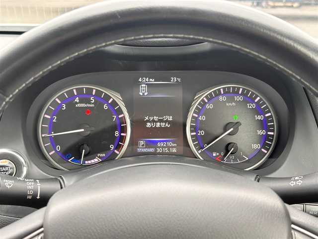 日産 スカイライン ハイブリッド 350GT Type P 宮城県 2014(平26)年 7万km クリスタルホワイトパール 車線逸脱防止支援システム/車線逸脱警報/後側方衝突防止支援システム/後側方車両検知警報/後退時衝突防止支援システム/前方衝突予測警報/エマージェンシーブレーキ/インテリジェントクルーズコントロール/インテリジェントペダル/アラウンドビューモニター/フロント・バックソナー/ダイレクトアダプティブステアリング/アクティブレーンコントロール/純正ナビ/・CD/DVD/・Bluetooth/・フルセグTV/・USB端子/ビルトインETC/本革シート/シートヒーター（前席）/パワーシート（運転席メモリー機能付）/革巻きステアリング/ステアリングスイッチ/LEDヘッドランプ/フォグランプ/オートライト/スマートキー＆プッシュスタート/電動格納ミラー/純正17インチAW/純正フロアマット/ドアバイザー/W/サイド/カーテンエアバッグ