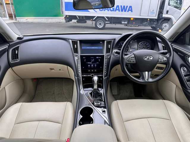 日産 スカイライン ハイブリッド 350GT Type P 宮城県 2014(平26)年 7万km クリスタルホワイトパール 車線逸脱防止支援システム/車線逸脱警報/後側方衝突防止支援システム/後側方車両検知警報/後退時衝突防止支援システム/前方衝突予測警報/エマージェンシーブレーキ/インテリジェントクルーズコントロール/インテリジェントペダル/アラウンドビューモニター/フロント・バックソナー/ダイレクトアダプティブステアリング/アクティブレーンコントロール/純正ナビ/・CD/DVD/・Bluetooth/・フルセグTV/・USB端子/ビルトインETC/本革シート/シートヒーター（前席）/パワーシート（運転席メモリー機能付）/革巻きステアリング/ステアリングスイッチ/LEDヘッドランプ/フォグランプ/オートライト/スマートキー＆プッシュスタート/電動格納ミラー/純正17インチAW/純正フロアマット/ドアバイザー/W/サイド/カーテンエアバッグ