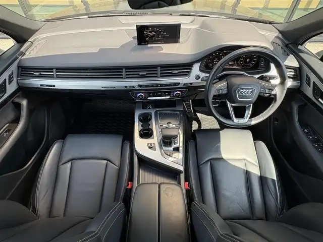 アウディ Ｑ７ 55TFSIクワトロアダプティブエアサスペンション 石川県 2020(令2)年 2.7万km ディープブラックパールエフェクト 4WD/純正メモリーナビ/バック/フロント/サイド/360°カメラ/フルセグTV/AppleCarPlay/Bluetooth/クリアランスソナー/ブラインドスポットモニター/電動格納ミラー/電動リアゲート/オートライト/LEDヘッドライト/黒レザーシート/パワーシート/メモリーシート/シートヒーター/ETC2.0/パドルシフト/トノカバー/後部座席サンシェード