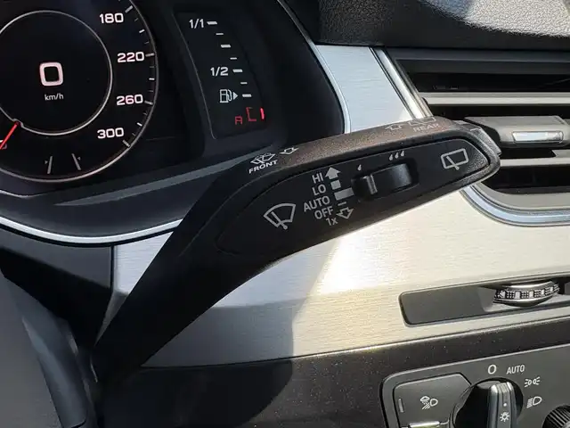 アウディ Ｑ７ 55TFSIクワトロアダプティブエアサスペンション 石川県 2020(令2)年 2.7万km ディープブラックパールエフェクト 4WD/純正メモリーナビ/バック/フロント/サイド/360°カメラ/フルセグTV/AppleCarPlay/Bluetooth/クリアランスソナー/ブラインドスポットモニター/電動格納ミラー/電動リアゲート/オートライト/LEDヘッドライト/黒レザーシート/パワーシート/メモリーシート/シートヒーター/ETC2.0/パドルシフト/トノカバー/後部座席サンシェード