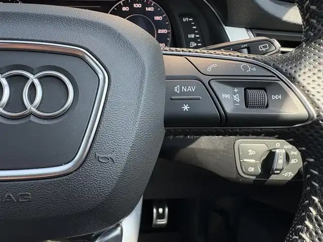 アウディ Ｑ７ 55TFSIクワトロアダプティブエアサスペンション 石川県 2020(令2)年 2.7万km ディープブラックパールエフェクト 4WD/純正メモリーナビ/バック/フロント/サイド/360°カメラ/フルセグTV/AppleCarPlay/Bluetooth/クリアランスソナー/ブラインドスポットモニター/電動格納ミラー/電動リアゲート/オートライト/LEDヘッドライト/黒レザーシート/パワーシート/メモリーシート/シートヒーター/ETC2.0/パドルシフト/トノカバー/後部座席サンシェード