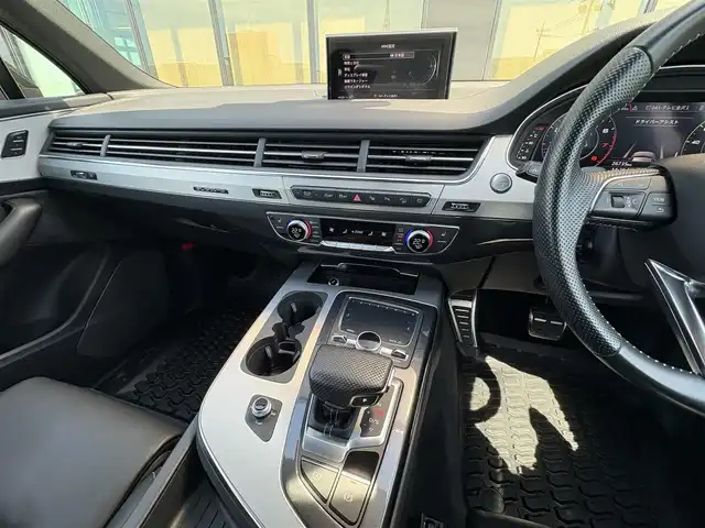 アウディ Ｑ７ 55TFSIクワトロアダプティブエアサスペンション 石川県 2020(令2)年 2.7万km ディープブラックパールエフェクト 4WD/純正メモリーナビ/バック/フロント/サイド/360°カメラ/フルセグTV/AppleCarPlay/Bluetooth/クリアランスソナー/ブラインドスポットモニター/電動格納ミラー/電動リアゲート/オートライト/LEDヘッドライト/黒レザーシート/パワーシート/メモリーシート/シートヒーター/ETC2.0/パドルシフト/トノカバー/後部座席サンシェード