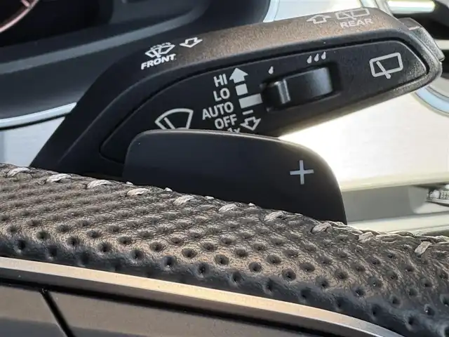 アウディ Ｑ７ 55TFSIクワトロアダプティブエアサスペンション 石川県 2020(令2)年 2.7万km ディープブラックパールエフェクト 4WD/純正メモリーナビ/バック/フロント/サイド/360°カメラ/フルセグTV/AppleCarPlay/Bluetooth/クリアランスソナー/ブラインドスポットモニター/電動格納ミラー/電動リアゲート/オートライト/LEDヘッドライト/黒レザーシート/パワーシート/メモリーシート/シートヒーター/ETC2.0/パドルシフト/トノカバー/後部座席サンシェード