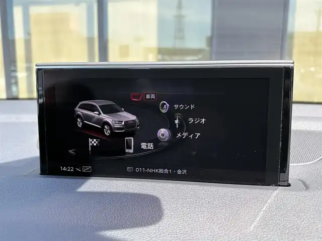 アウディ Ｑ７ 55TFSIクワトロアダプティブエアサスペンション 石川県 2020(令2)年 2.7万km ディープブラックパールエフェクト 4WD/純正メモリーナビ/バック/フロント/サイド/360°カメラ/フルセグTV/AppleCarPlay/Bluetooth/クリアランスソナー/ブラインドスポットモニター/電動格納ミラー/電動リアゲート/オートライト/LEDヘッドライト/黒レザーシート/パワーシート/メモリーシート/シートヒーター/ETC2.0/パドルシフト/トノカバー/後部座席サンシェード