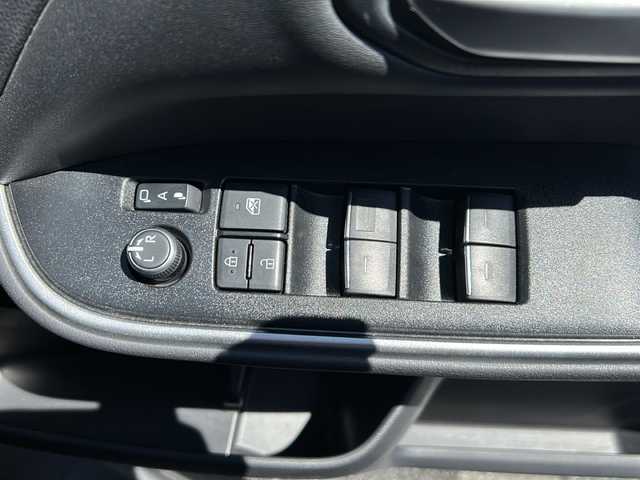 トヨタ ヴォクシー S－Z 青森県 2023(令5)年 2.5万km アティチュードブラックマイカ ・4WD/・純正ディスプレイオーディオ/・両側電動スライドドア/・レーダークルーズコントロール/・バックカメラ/・前席シートヒーター/・レーンキープアシスト/・衝突軽減ブレーキ/・スマートキー/・オートマチックハイビーム/・純正AW/・純正LEDヘッドライト/・ETC/・保証書