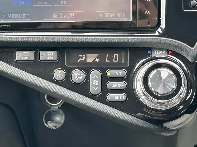 トヨタ アクア G G’s 兵庫県 2016(平28)年 5.1万km ライムホワイトパールクリスタルシャイン トヨタセーフティーセンス/純正SDナビ/フルセグTV/BTオーディオ/バックカメラ/ETC/クルーズコントロール/G’s専用シート/革巻きステアリング/純正フロアマット/純正アルミホイール/横滑り防止装置/衝突被害軽減システム/レーンキープアシスト