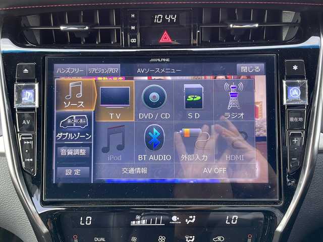 トヨタ ハリアー プレミアム 道東・釧路十勝 2018(平30)年 6.6万km ブラック 4WD/TRDフルエアロ/純正１２インチディスプレイオーディオ　/(フルセグTV/ＤＶＤ再生/Ｂｌｕｅｔｏｏｔｈ接続)　/サンルーフ　/ハーフレザーシート/前後ドライブレコーダー　/ＥＴＣ　/バック／サイドカメラ　/D席パワーシート/電動パーキングブレーキ　/レーダークルーズコントロール　/前後コーナーセンサー/レーンキープアシスト/プリクラッシュセーフティ/横滑り防止装置/アイドリングストップ/スマートキー/プッシュスタート/純正LEDヘッドライト/純正18インチアルミホイール/純正フロアマット