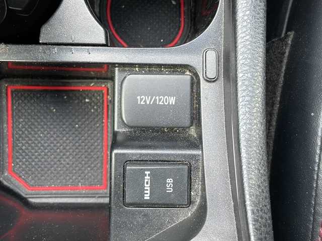 トヨタ ハリアー プレミアム 道東・釧路十勝 2018(平30)年 6.6万km ブラック 4WD/TRDフルエアロ/純正１２インチディスプレイオーディオ　/(フルセグTV/ＤＶＤ再生/Ｂｌｕｅｔｏｏｔｈ接続)　/サンルーフ　/ハーフレザーシート/前後ドライブレコーダー　/ＥＴＣ　/バック／サイドカメラ　/D席パワーシート/電動パーキングブレーキ　/レーダークルーズコントロール　/前後コーナーセンサー/レーンキープアシスト/プリクラッシュセーフティ/横滑り防止装置/アイドリングストップ/スマートキー/プッシュスタート/純正LEDヘッドライト/純正18インチアルミホイール/純正フロアマット