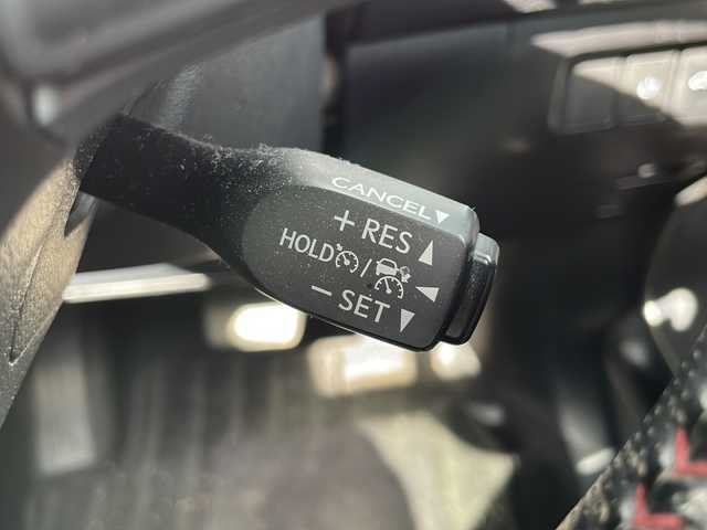 トヨタ ハリアー プレミアム 道東・釧路十勝 2018(平30)年 6.6万km ブラック 4WD/TRDフルエアロ/純正１２インチディスプレイオーディオ　/(フルセグTV/ＤＶＤ再生/Ｂｌｕｅｔｏｏｔｈ接続)　/サンルーフ　/ハーフレザーシート/前後ドライブレコーダー　/ＥＴＣ　/バック／サイドカメラ　/D席パワーシート/電動パーキングブレーキ　/レーダークルーズコントロール　/前後コーナーセンサー/レーンキープアシスト/プリクラッシュセーフティ/横滑り防止装置/アイドリングストップ/スマートキー/プッシュスタート/純正LEDヘッドライト/純正18インチアルミホイール/純正フロアマット