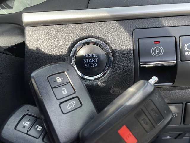 トヨタ ハリアー プレミアム 道東・釧路十勝 2018(平30)年 6.6万km ブラック 4WD/TRDフルエアロ/純正１２インチディスプレイオーディオ　/(フルセグTV/ＤＶＤ再生/Ｂｌｕｅｔｏｏｔｈ接続)　/サンルーフ　/ハーフレザーシート/前後ドライブレコーダー　/ＥＴＣ　/バック／サイドカメラ　/D席パワーシート/電動パーキングブレーキ　/レーダークルーズコントロール　/前後コーナーセンサー/レーンキープアシスト/プリクラッシュセーフティ/横滑り防止装置/アイドリングストップ/スマートキー/プッシュスタート/純正LEDヘッドライト/純正18インチアルミホイール/純正フロアマット