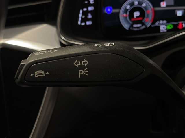 アウディ アウディ Ａ６ アバント 40TDIクワトロ Sライン 新潟県 2021(令3)年 3.9万km デイトナグレーパールエフェクト オプション/パワークロージングドア/ステアリングヒーター/ワイヤレスチャージング/S lineパッケージ/-S line エクステリア/-デコラティブパネル マットブラッシュトアルミニウム/-ヘッドライニング ブラック/-バルコナレザー S lineロゴ/-マルチカラーアンビエントライティング/-HDマトリクスLEDヘッドライト/-サラウンドビューカメラ/-パークアシストプラス/-電動チルト/テレスコピックステアリングシステム/主要装備/純正ナビ/フルセグTV/ETC/ドライブレコーダー/純正20インチアルミホイール/パドルシフト/ACC/サイドアシスト/メモリ付きパワーシート/シートヒーター