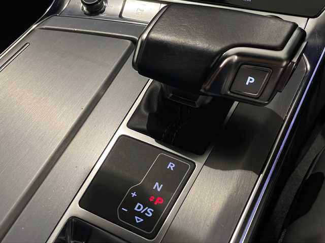 アウディ アウディ Ａ６ アバント 40TDIクワトロ Sライン 新潟県 2021(令3)年 3.9万km デイトナグレーパールエフェクト オプション/パワークロージングドア/ステアリングヒーター/ワイヤレスチャージング/S lineパッケージ/-S line エクステリア/-デコラティブパネル マットブラッシュトアルミニウム/-ヘッドライニング ブラック/-バルコナレザー S lineロゴ/-マルチカラーアンビエントライティング/-HDマトリクスLEDヘッドライト/-サラウンドビューカメラ/-パークアシストプラス/-電動チルト/テレスコピックステアリングシステム/主要装備/純正ナビ/フルセグTV/ETC/ドライブレコーダー/純正20インチアルミホイール/パドルシフト/ACC/サイドアシスト/メモリ付きパワーシート/シートヒーター