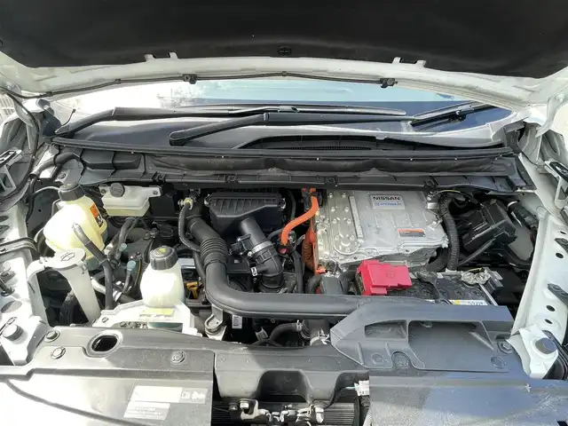 日産 セレナ e－パワー ハイウェイスター V 佐賀県 2019(令1)年 5.4万km ブリリアントホワイトパール 7人乗り/エマージェンシーブレーキ/クルーズコントロール/LDW/前後ソナー/パーキングアシスト/純正9型SDナビ/・アラウンドビューカメラ/・フルセグTV/BT/CD/DVD/後席モニター/両側パワースライドドア/純正15インチAW/純正ドラレコ(DJ4－D)/LEDヘッドライト/オートライト/ETC/プッシュスタート