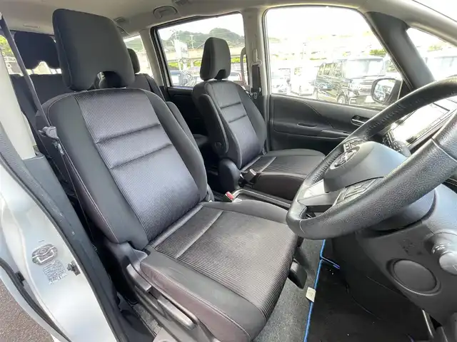 日産 セレナ e－パワー ハイウェイスター V 佐賀県 2019(令1)年 5.4万km ブリリアントホワイトパール 7人乗り/エマージェンシーブレーキ/クルーズコントロール/LDW/前後ソナー/パーキングアシスト/純正9型SDナビ/・アラウンドビューカメラ/・フルセグTV/BT/CD/DVD/後席モニター/両側パワースライドドア/純正15インチAW/純正ドラレコ(DJ4－D)/LEDヘッドライト/オートライト/ETC/プッシュスタート