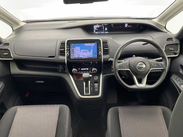 日産 セレナ ハイウェイスター Vセレクション 宮崎県 2018(平30)年 6.9万km ブリリアントホワイトパール 2トーン 禁煙車/エマージェンシーブレーキ/純正9型ナビTV/（MM517D-L/CD/DVD/Blu-ray/Bluetooth/フルセグTV)/純正リアフリップダウンモニター/純正ドライブレコーダー/純正ビルトインETC/純正LEDオートライト/純正フォグ/純正16インチアルミ/純正フロアマット/プロパイロット/アラウンドビューモニター/パーキングアシスト/ハンズフリー両側電動スライドドア/クリアランスソナー/電子パーキング/オートホールド/オートエアコン/本革巻ハンドル/インテリジェントキー/プッシュエンジンスタート/スペアキー/新車時保証書/取扱い説明書