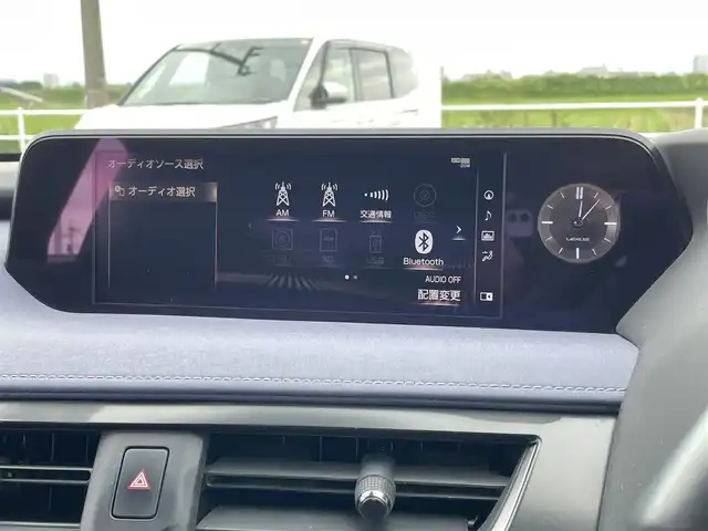 レクサス ＵＸ 250h アーバンエレガンス 佐賀県 2021(令3)年 3.9万km ソニッククォーツ 純正10.3インチメモリーナビゲーション/・フルセグTV/CD/DVD/SD/USB/Bluetooth/パノラミックビューモニター/ビルトインETC2.0/リバース連動ドアミラー/開度調整式パワーバックドア(予約ロック機能付)/電子パーキングブレーキ/・AUTO HOLD機能/DN席パワーシート(D席メモリー機能付)/シートヒーター/ISOFIX対応/パドルシフト/革巻きステアリング/ステアリングヒーター/ステアリングリモコン/純正18インチアルミホイール/純正LEDヘッドライト/・オートマチックハイビーム/純正LEDフォグランプ/新車保証書/スペアキー１本/カードキー１枚/Lexus Safety System +/・レーダークルーズコントロール/・レーントレーシングアシスト/・プリクラッシュセーフティ/・ブラインドスポットモニター/・パーキングサポートアラート/・先行車発進お知らせ機能/・ロードサインアシスト