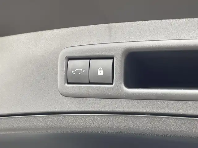 レクサス ＵＸ 250h アーバンエレガンス 佐賀県 2021(令3)年 3.9万km ソニッククォーツ 純正10.3インチメモリーナビゲーション/・フルセグTV/CD/DVD/SD/USB/Bluetooth/パノラミックビューモニター/ビルトインETC2.0/リバース連動ドアミラー/開度調整式パワーバックドア(予約ロック機能付)/電子パーキングブレーキ/・AUTO HOLD機能/DN席パワーシート(D席メモリー機能付)/シートヒーター/ISOFIX対応/パドルシフト/革巻きステアリング/ステアリングヒーター/ステアリングリモコン/純正18インチアルミホイール/純正LEDヘッドライト/・オートマチックハイビーム/純正LEDフォグランプ/新車保証書/スペアキー１本/カードキー１枚/Lexus Safety System +/・レーダークルーズコントロール/・レーントレーシングアシスト/・プリクラッシュセーフティ/・ブラインドスポットモニター/・パーキングサポートアラート/・先行車発進お知らせ機能/・ロードサインアシスト