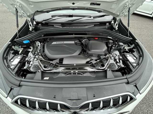 ＢＭＷ ＢＭＷ Ｘ１ xDrive 20d Mスポーツ 千葉県 2025(令7)年 0.1万km アルピンホワイトⅢ ４WD/純正ナビ/Bluetooth/ETC/アレクサ/電動リアゲート/前後ドライブレコーダー/前後コーナーセンサー/全周囲カメラ/バック/サイド/フロントカメラ/車内カメラ/置くだけ充電/ブラインドスポットモニター/レーン・キーピング・アシスト/アダプティブ・クルーズ・コントロール/アクティブ・ブラインド・スポット・ディテクション/前車接近警告機能/後方クロス・トラフィック・ウォーニング/パーキング・アシスタント/ダイナミック・スタビリティ・コントロール/オートマチックハイビーム/ウィンカーミラー/ステアリングスイッチ/プッシュスタート/スマートキー/スペアキー１本/LEDヘッドライト/純正アルミホイール