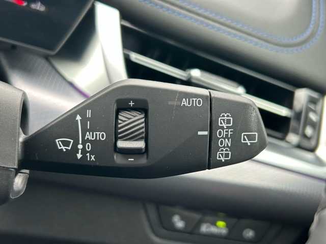 ＢＭＷ ＢＭＷ Ｘ１ xDrive 20d Mスポーツ 千葉県 2025(令7)年 0.1万km アルピンホワイトⅢ ４WD/純正ナビ/Bluetooth/ETC/アレクサ/電動リアゲート/前後ドライブレコーダー/前後コーナーセンサー/全周囲カメラ/バック/サイド/フロントカメラ/車内カメラ/置くだけ充電/ブラインドスポットモニター/レーン・キーピング・アシスト/アダプティブ・クルーズ・コントロール/アクティブ・ブラインド・スポット・ディテクション/前車接近警告機能/後方クロス・トラフィック・ウォーニング/パーキング・アシスタント/ダイナミック・スタビリティ・コントロール/オートマチックハイビーム/ウィンカーミラー/ステアリングスイッチ/プッシュスタート/スマートキー/スペアキー１本/LEDヘッドライト/純正アルミホイール